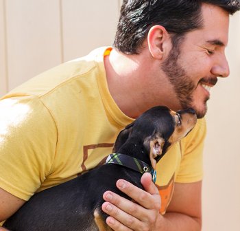 male volunteer with doxie smaller